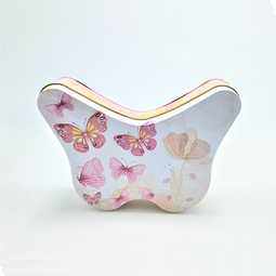 Neue Artikel im Shop ADV PAX: Korbdose mit Schmetterlingsmotiv als Geschenkverpackung für Ostern. Rechteckige Stülpdeckeldose aus Weißblech mit Henkel.