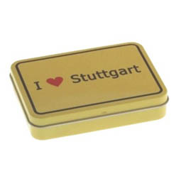 Mintdosen: I love Stuttgart; rechteckige Scharnierdeckeldose, gelb, bedruckt im Ortsschild-Design, aus Weißblech.